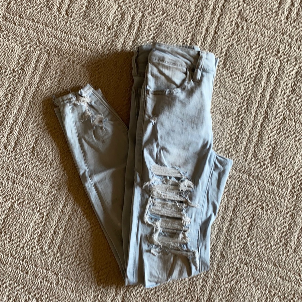 AEO distressed light washed jean
